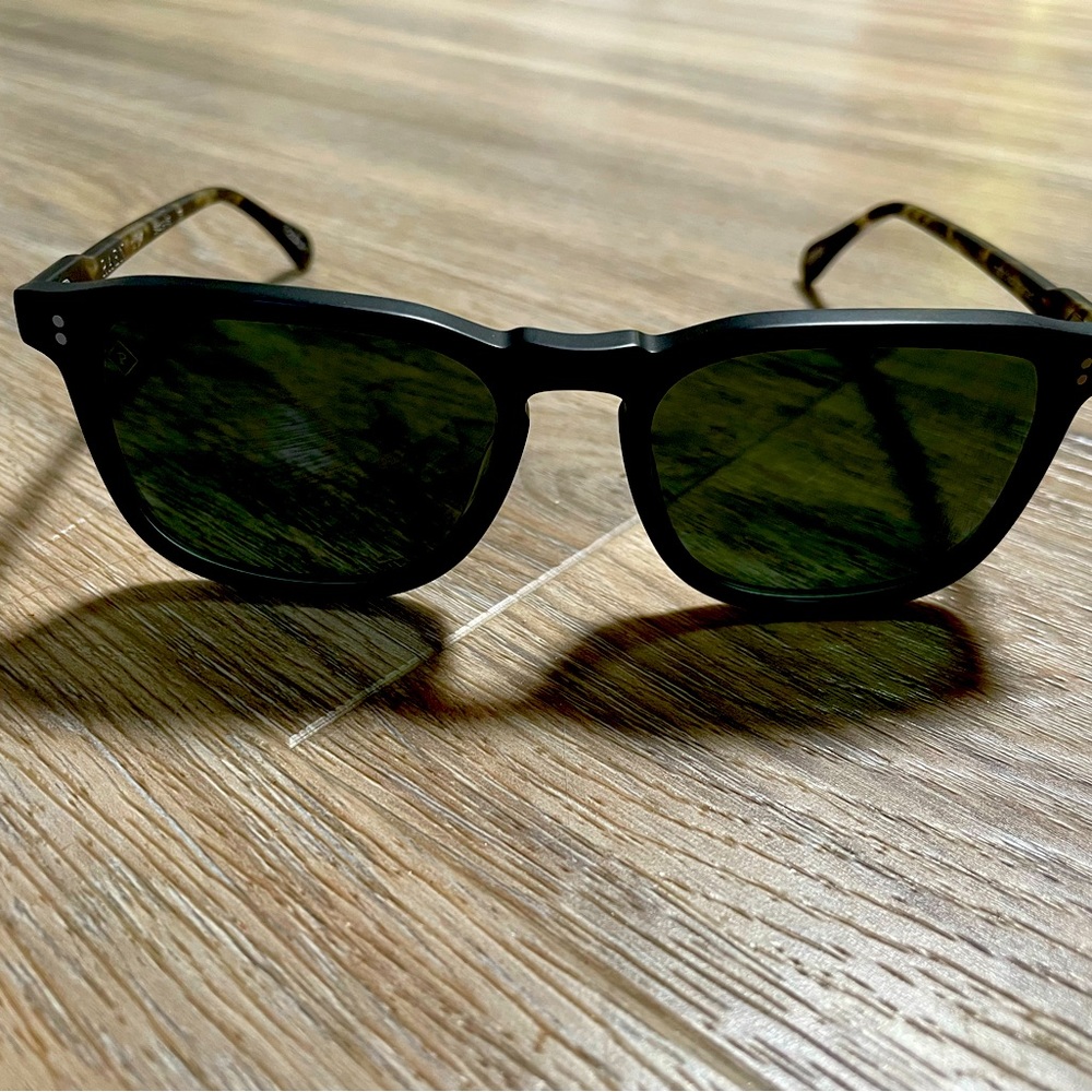 Brand new Raen men’s polarized sunglasses